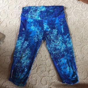 Athleta Women's Blue Patterned Athletic Capri Pants